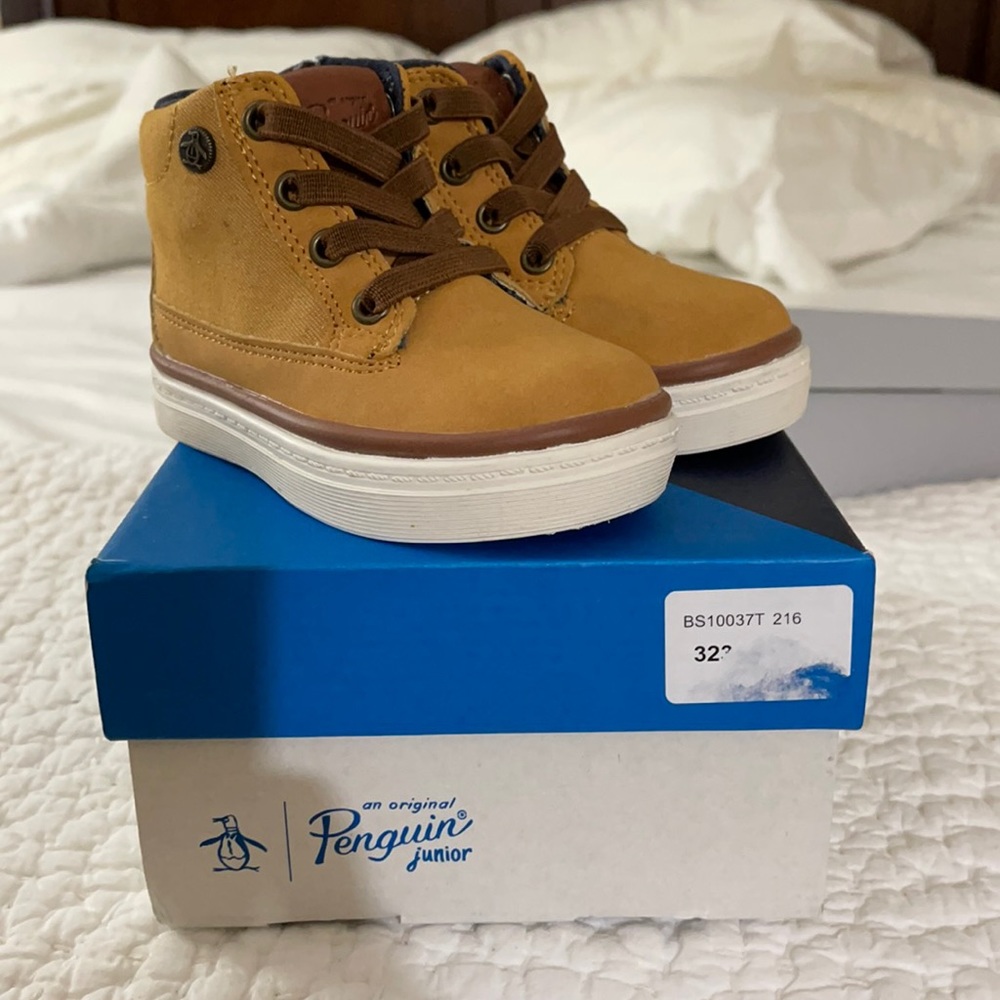 Penguin shoes baby boys (tan color) size US 6